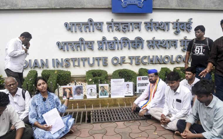IIT बॉम्बे कैंपस में छात्र की मौत के बाद प्रोफेसर सस्पेंड