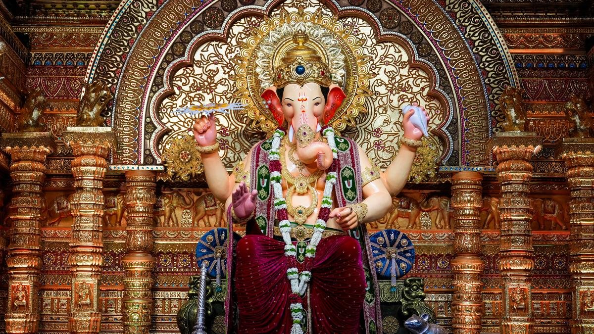 भगवान गणेश को दूर्वा की माला और सिंदूर चढ़ाने की पूजा विधि और धार्मिक मान्यताएं
