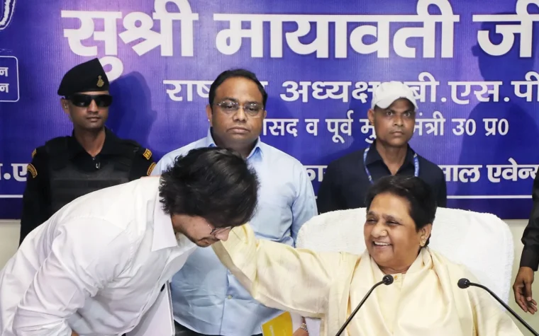 मायावती द्वारा भतीजी दीपिका आनंद को पार्टी की जिम्मेदारी दिए जाने की संभावित राजनीतिक चर्चा