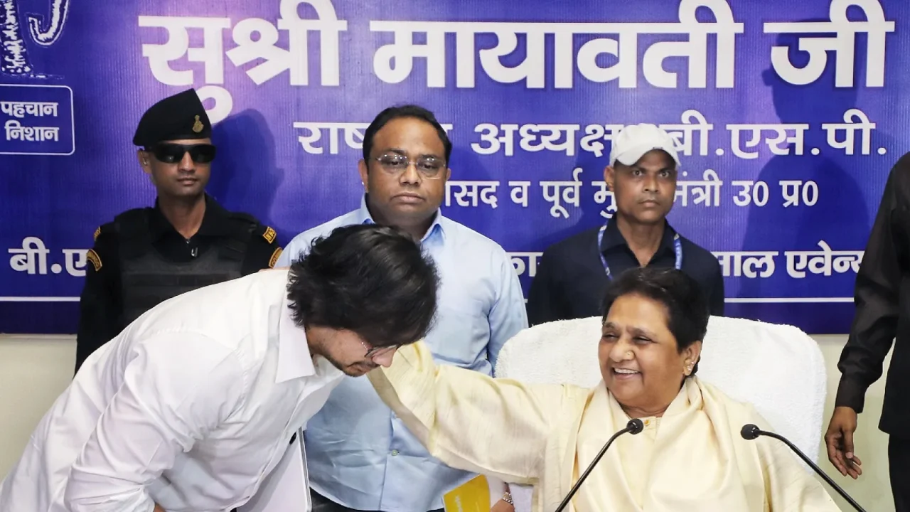 मायावती द्वारा भतीजी दीपिका आनंद को पार्टी की जिम्मेदारी दिए जाने की संभावित राजनीतिक चर्चा