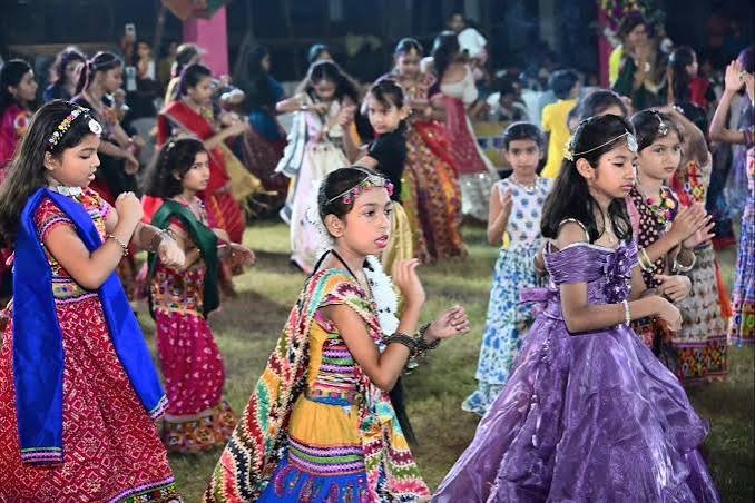 रायगढ़ गरबा उत्सव में मां आदिशक्ति की भव्य आरती और गरबा नृत्य