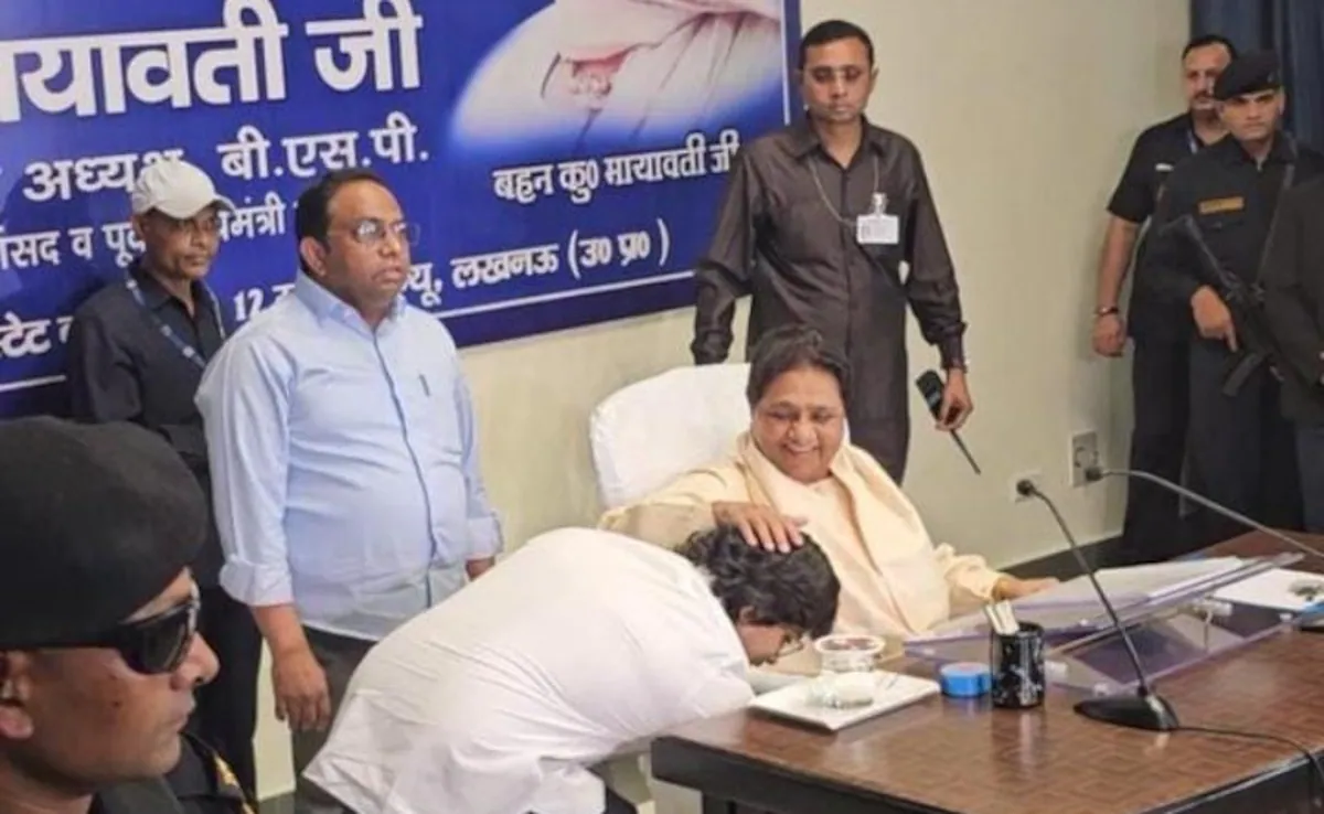 मायावती और आकाश आनंद से जुड़ी बसपा की राजनीतिक खबर