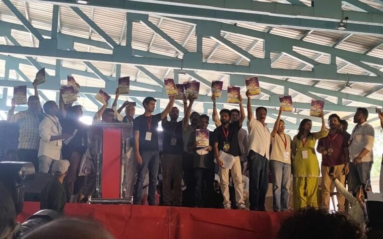 बेंगलुरु CJP प्रदर्शन में ध्रुव राठी, प्रकाश राज और अभिजीत दीपके की मौजूदगी