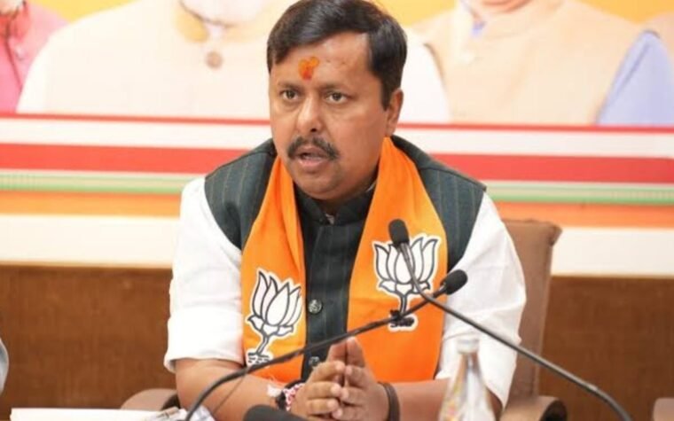 भाजपा लोकतंत्र बचाओ रैली में शामिल होने पहुंचे नितिन नवीन और मुख्यमंत्री रेखा गुप्ता