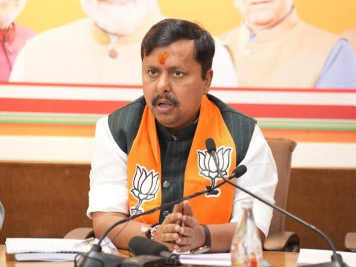 भाजपा लोकतंत्र बचाओ रैली में शामिल होने पहुंचे नितिन नवीन और मुख्यमंत्री रेखा गुप्ता